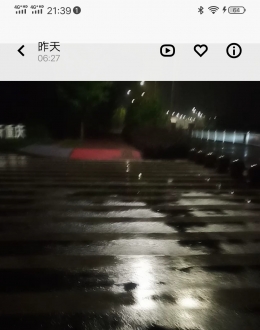 高新大道智慧小镇路段，建议早上路灯迟关半小时