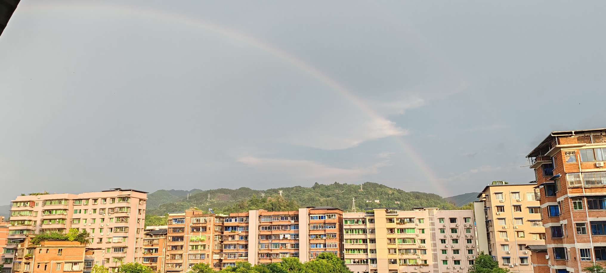 今天，梁平的彩虹好好迷人！你看见了吗？