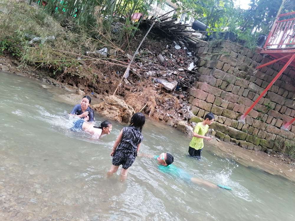 天气热，去竹山耍水，告诉你们怎样选择地方