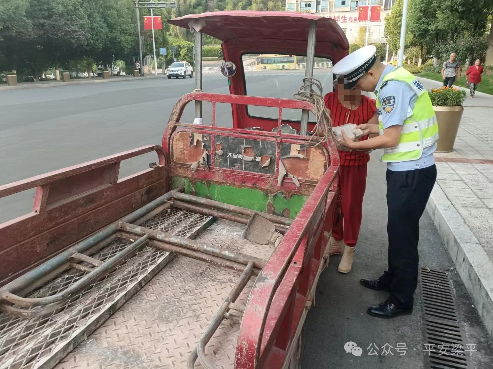 一车一码登记了! 梁平电动车办身份二维码..