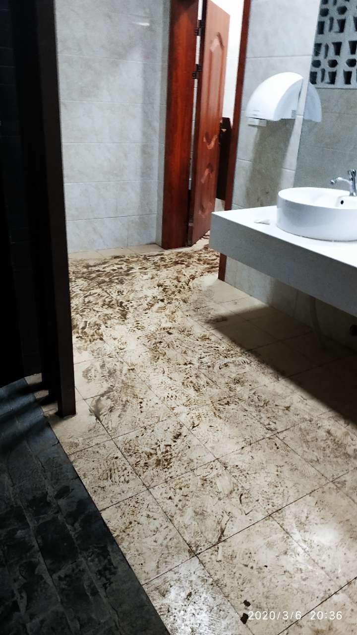 屏锦的厕所修的好,就是没水太脏了