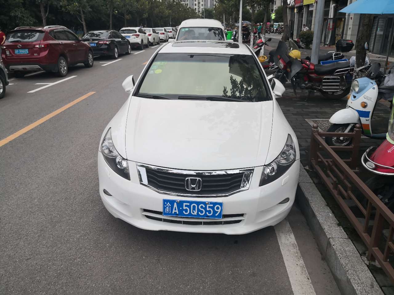 出白色八代雅阁,09款2.4l,省油又省心