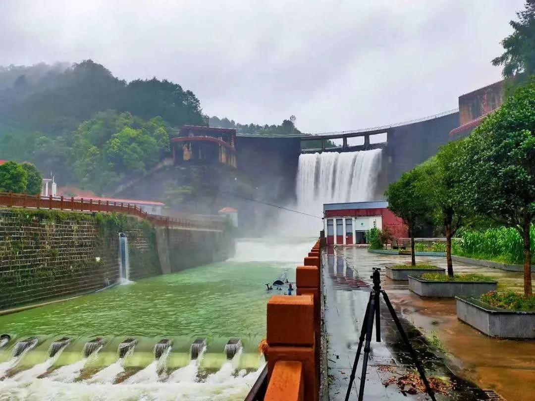 汇集西山之水的明月湖(盐井口水库).