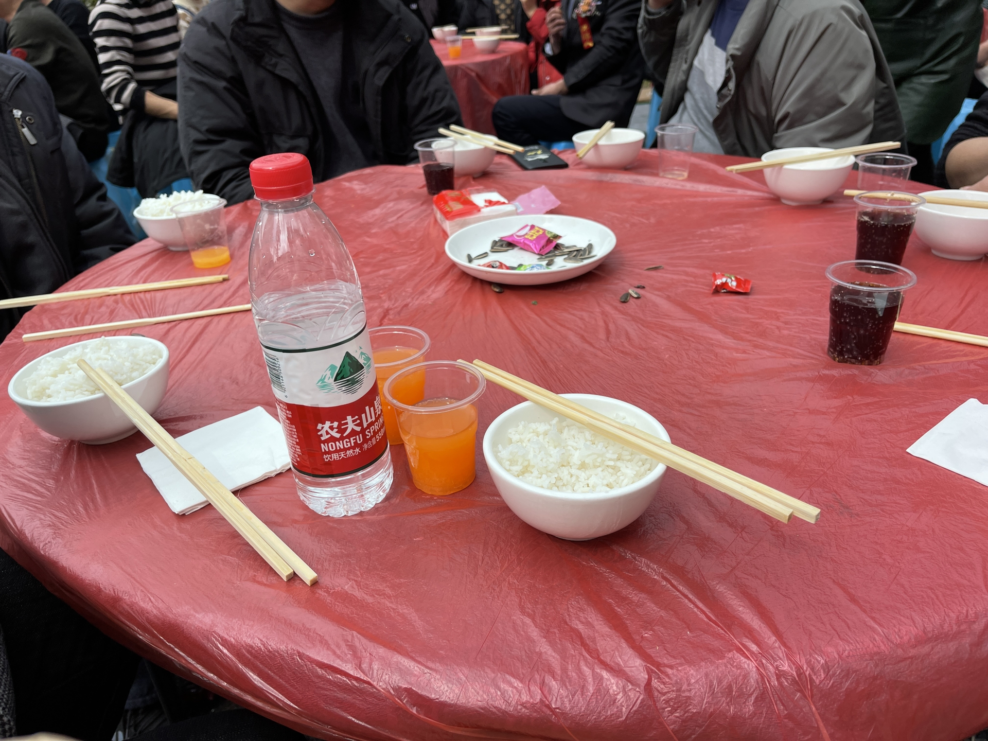 把饭舀起等上菜!你们遇到过没?